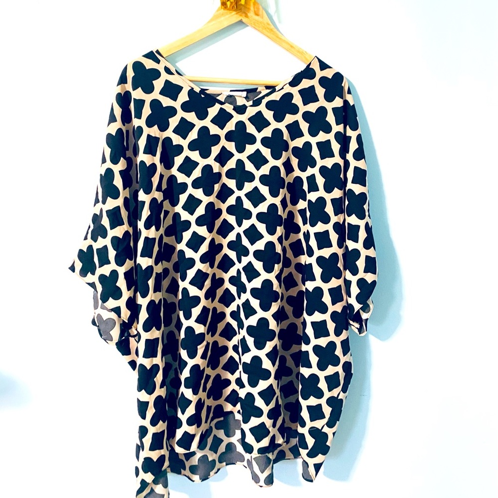 Chic Soul Geometric Taupe and White Kimono Top